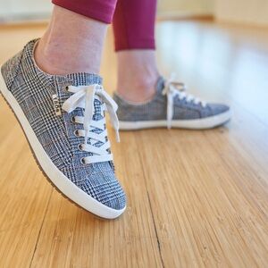 Taos Star Canvas Lace Up Sneakers in Black Plaid Sz 8